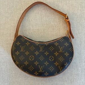 Louis Vuitton Croissant MM Monogram Canvas Shoulder Bag Brown LV Hob